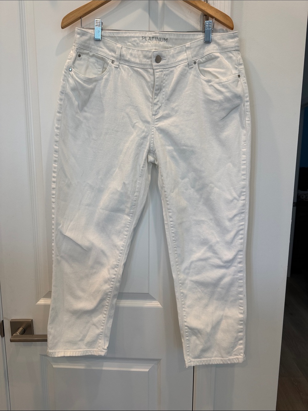 Chico's White Cropped Ankle Jeans